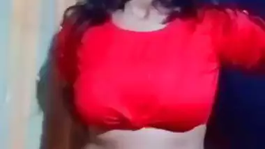 Young 18 yr old girl records her Indian teen sex MMS