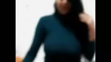 Sex chat with a desi Indian showing her huge boobs