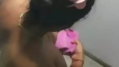 Desi girl bath spying