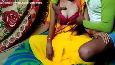 Indian Desi Bhabhi Selling Vegetables Fucking In Public Place