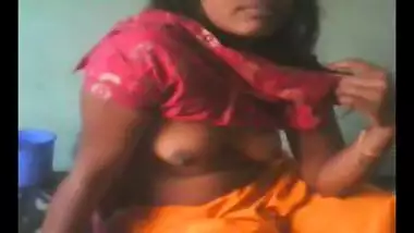 Desi Girl Showing Boobs