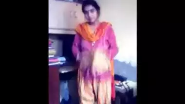 dESHI Bhabi showing boobs pussy n ass to lover