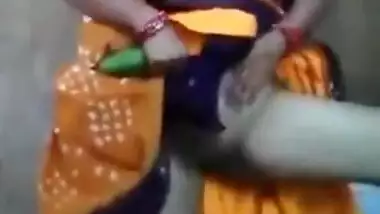 Desi Sexy Aunty Fingering Handjob Saree