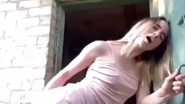 Hot Solo Girl Fisting Herself