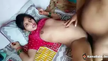 Sexy Bangla babe gives an Indian blowjob