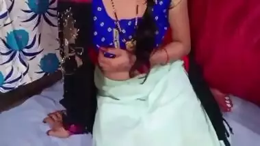 Desi Bhabhi And Desi Aunty - Amma Ki Saree Utar Kar Zabardast Gaand Chodi