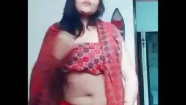 bubbly bhabhi navel dance