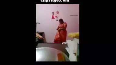 Indian aunty changing dress in free porn tube