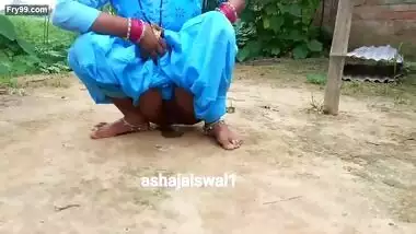 Desi village bhabi pee