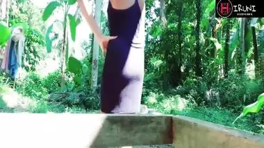 Indian Yong Girl Fingering And Squirting Outdoor -very Risky