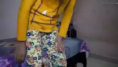 Indian girlfriend pissing selfmade