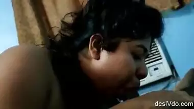 Desi Demanding Bhabi Blowjob