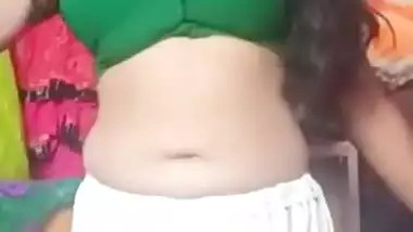 Modest Desi chick takes off green sari and reveals great XXX knockers