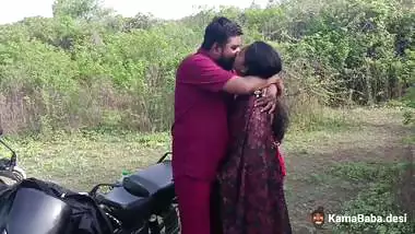 Nude Kolhapuri Savita Vaini’s outdoor Marathi sex video