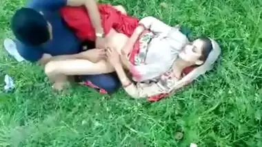 Sexy Indian Wife With Ghunghat Fucked In Park