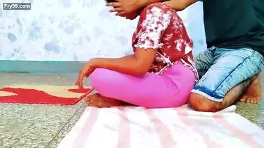 Soniya bhabhi ko yoga sikhane aya tha yoga teacher