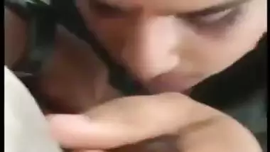 Marathi college girl gives a desi blowjob to her lover