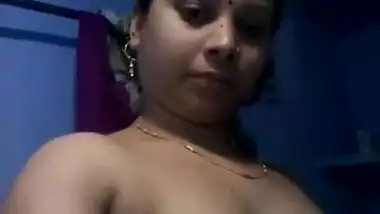 Today Exclusive -desi Bhbahi Shows Boobs