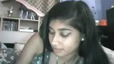 Amateur Indian teen poses naked on webcam in this amazing porn clip