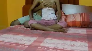 Sri Lankan Real Sexy Amateur Couple Homemade ෆෑන් කෙනෙක් එක්ක ෆන්