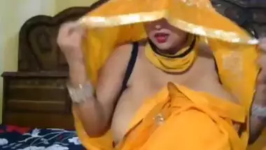 Indian milf shows her desi big boobs on webcam