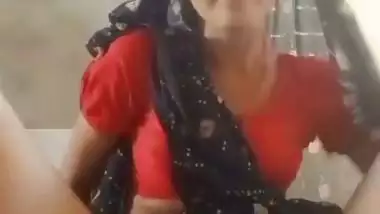 Jaipur lady fucks her pussy with a belan in Rajasthani sex