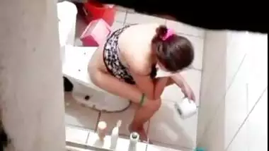 girl caught pooping