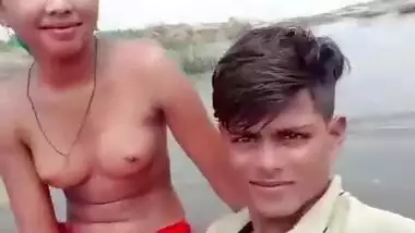 Dehati Lovers Enjoying Outdoor Bathing On Selfie Cam