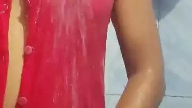 BEAUTIFUL LANKAN BABE BATHING FULL LENGTH HD VIDEO