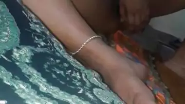 Desi bhbai fucking dildo