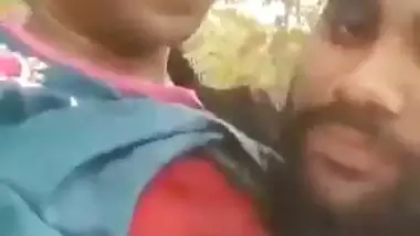 Pervert sucks his GF’s boobs in desi outdoor sex