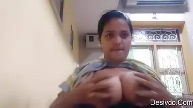 Hot Sexy Indian Girl Boob pressing Selfie