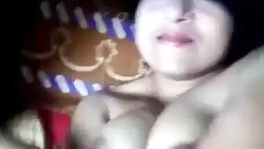 Busty Bengali Bhabhi showing her nude sexy pussy