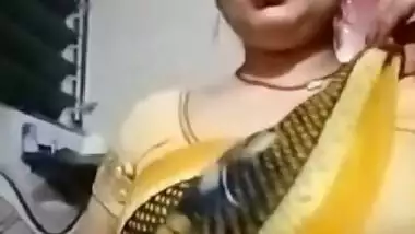 Desi sexy Mom showing boob pussy n ass