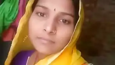 Desi girl with nose piercing exposes XXX parts on phone camera