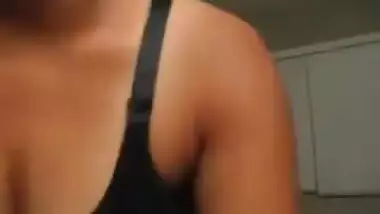 Busty Indian gives lovely blowjob at home