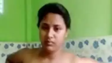 Hot face desi wife before bath