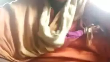 Horny Desi Salwar Teen Showing Pussy