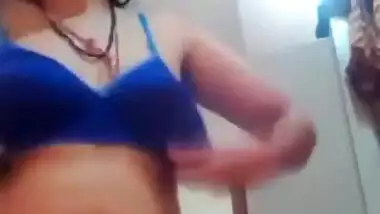 Famous desi bhabhi wearing blue color bra and showing her boobs, pussy