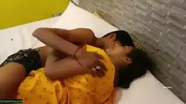 Hot beautiful Bhabhi long kissing and wet pussy fucking! Real sex