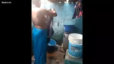 desi aunty nude bath