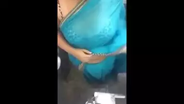 Naughty bhabhi seducing her spouse with a nasty shower