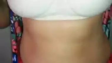 desi bhabhi xposing her boobies