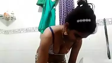 Patna lady desi sex video from her bathroom