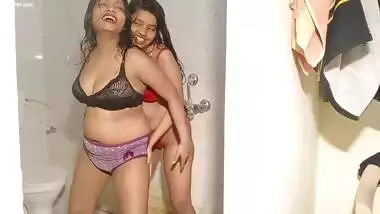 Aalia advani and sarika lesbian sex 1