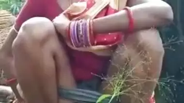 Odia Desi XXX chick pissing outdoors on selfie camera