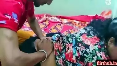 Husband Ke Sone Ke Bad Sexy Bhabi Ne Dewar Se Romance Kiya