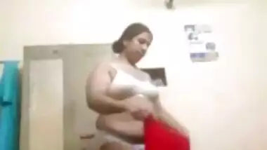 Busty Indian Aunty Stripping Clothes And Bathing