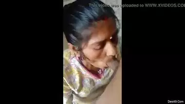 Mature desi maid blowjob to young guy