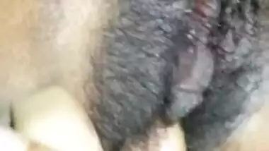 BF teasing desi girlfriend hairy dry pussy with clear audio